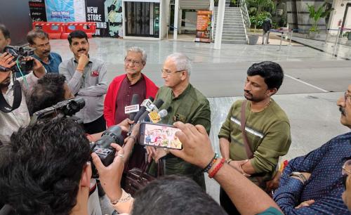 ಅಮೇರಿಕಾದಿಂದ ಯಕ್ಷ ಯಾತ್ರೆ ಮುಗಿಸಿ ಮಂಗಳೂರಿಗೆ ಆಗಮಿಸಿದ ಪಟ್ಲ ಸತೀಶ್ ಶೆಟ್ಟಿ ಮತ್ತು ತಂಡ