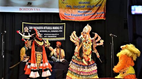 enthralls audience in Boston