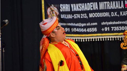 enthralls audience in Boston
